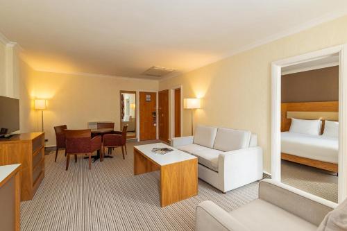 Suite Junior Doble del hotel Hilton London Olympia. Foto 10