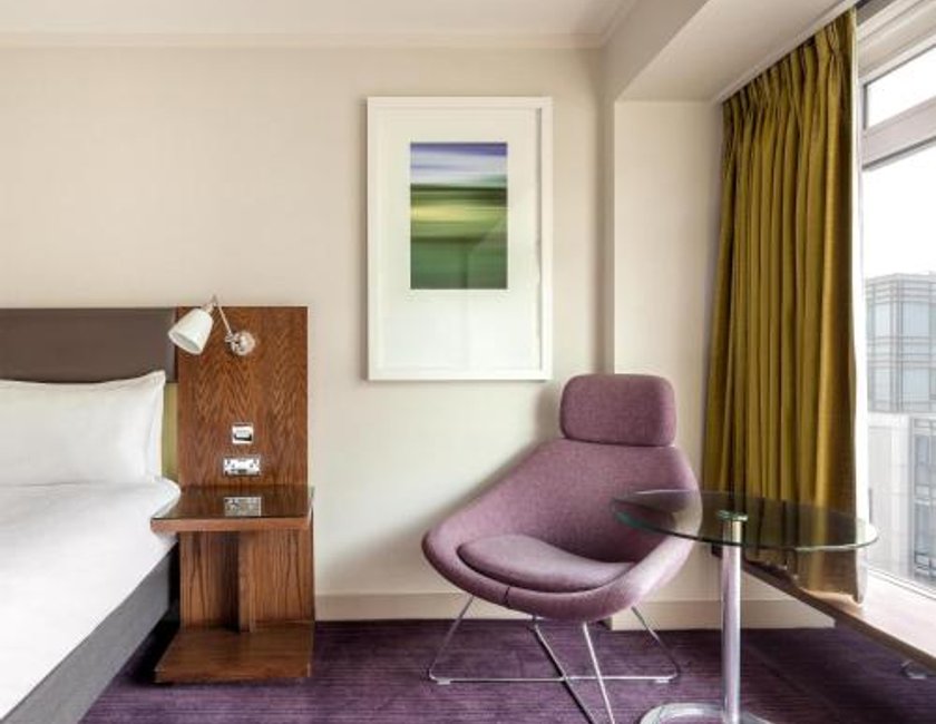 Habitación Familiar comunicada con 4 camas grandes del hotel Hilton London Metropole. Foto 3