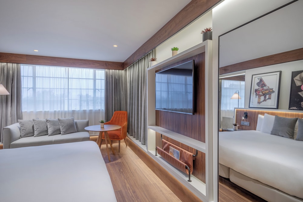 Habitación Premium con cama King Size y vistas a la calle del hotel Melia White House