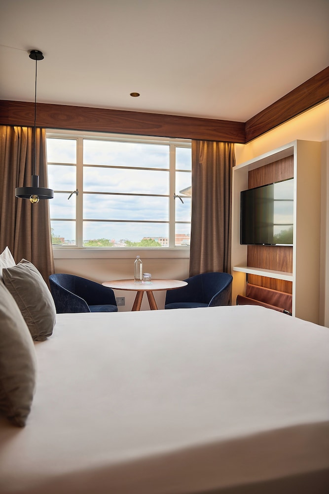 Habitación Doble Deluxe con vistas a la ciudad del hotel Melia White House. Foto 1