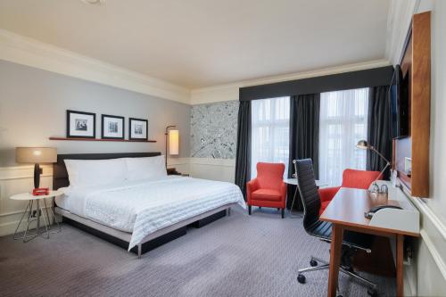 Habitación Executive con cama extragrande del hotel The Dilly. Foto 9