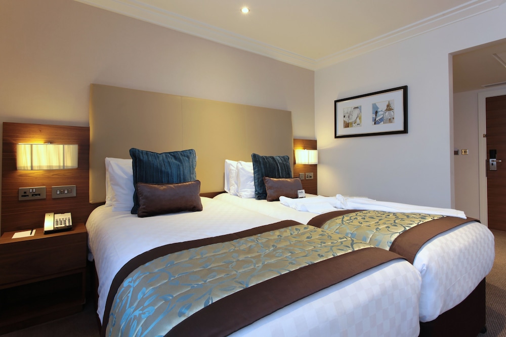 Habitación estándar con 2 camas individuales del hotel Thistle London Marble Arch. Foto 3