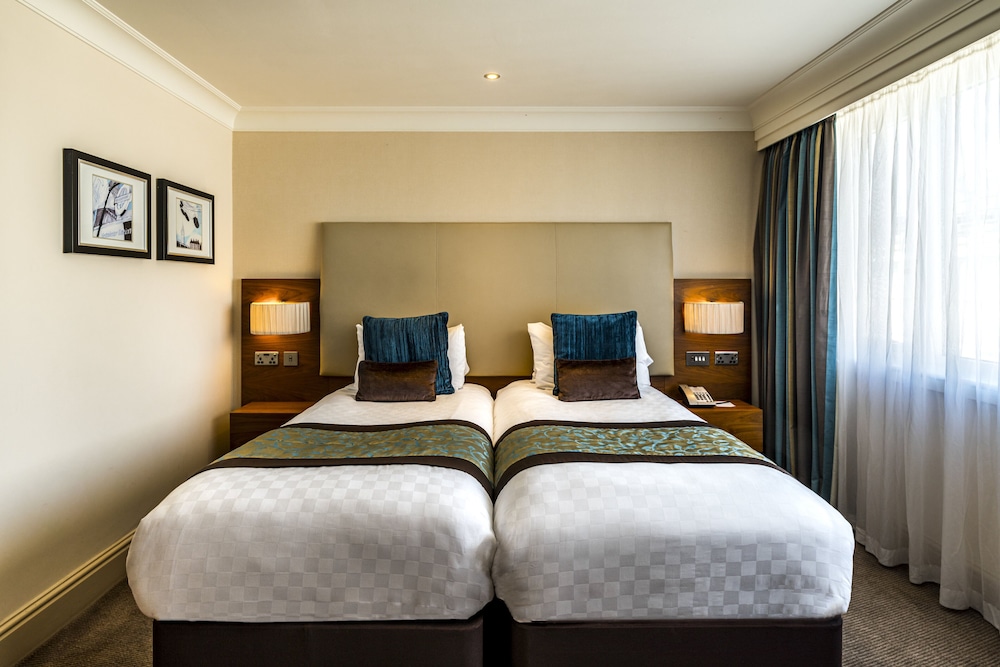 Habitación estándar con 2 camas individuales del hotel Thistle London Marble Arch. Foto 4