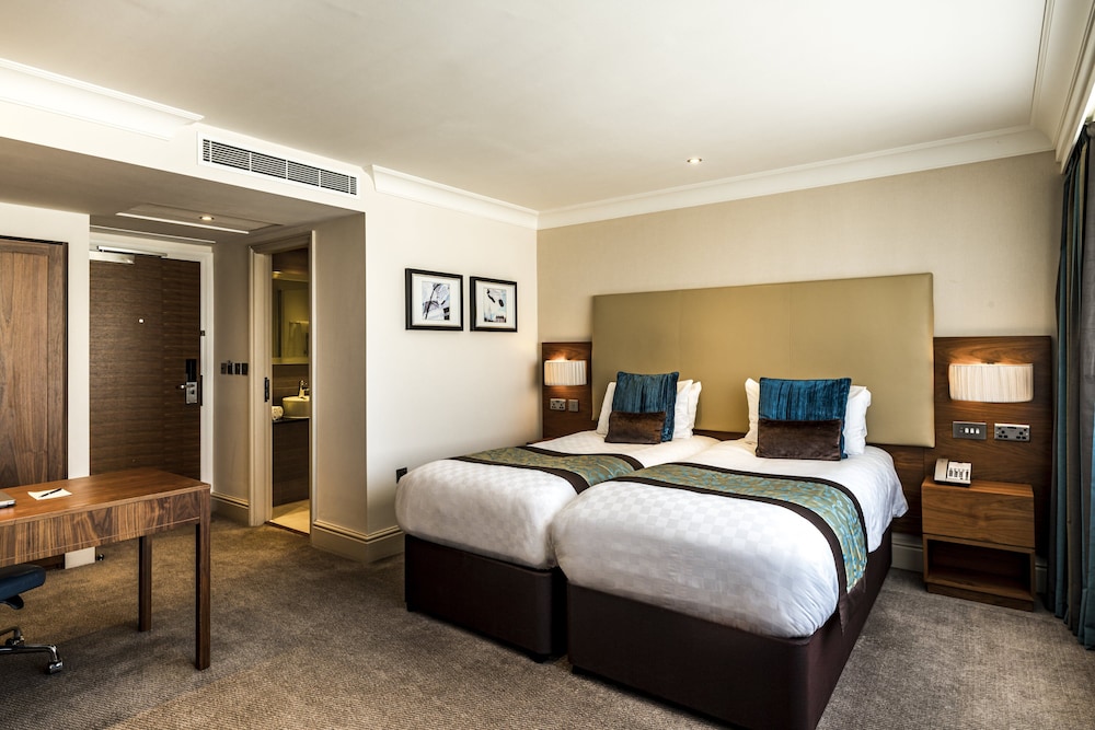 Habitación estándar con 2 camas individuales del hotel Thistle London Marble Arch. Foto 5