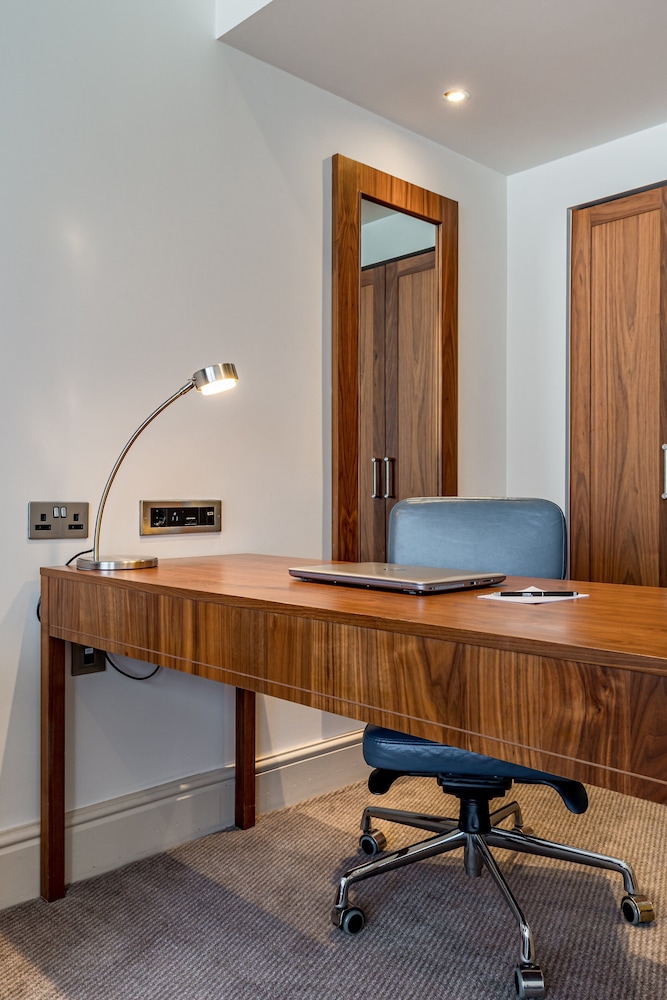 Habitación estándar con 2 camas individuales del hotel Thistle London Marble Arch. Foto 6