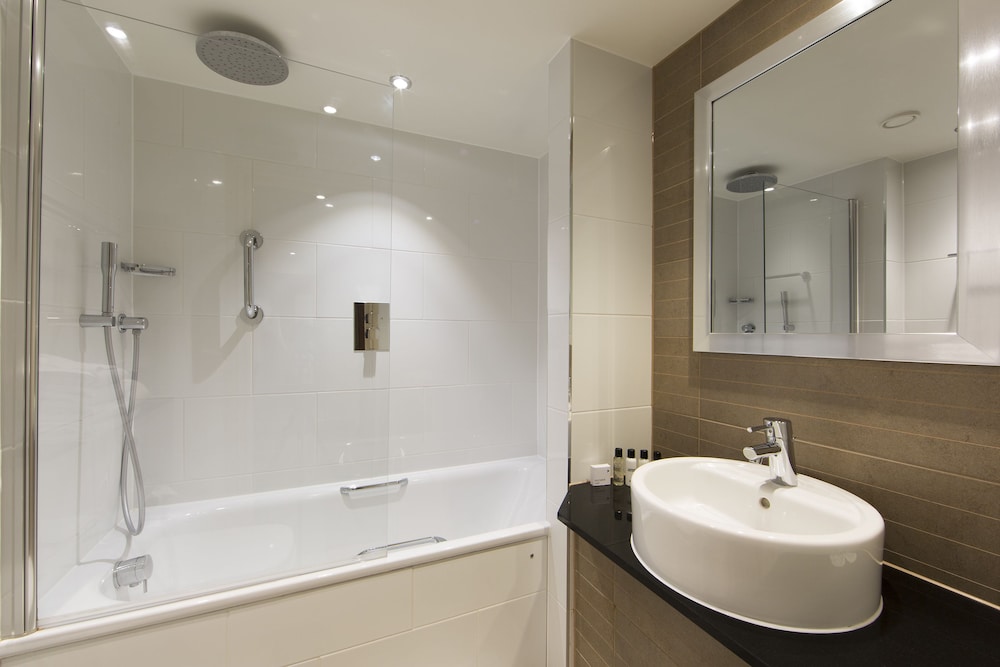 Habitación Deluxe, 1 cama de matrimonio grande del hotel Thistle London Marble Arch. Foto 8