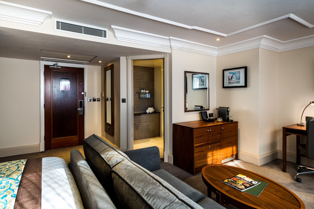 Habitación ejecutiva, 1 cama de matrimonio grande con sofá cama del hotel Thistle London Marble Arch. Foto 4