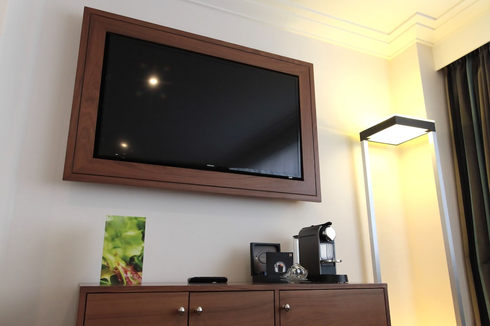 Habitación ejecutiva, 1 cama de matrimonio grande con sofá cama del hotel Thistle London Marble Arch. Foto 7