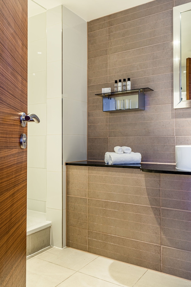 Habitación ejecutiva, 1 cama de matrimonio grande con sofá cama del hotel Thistle London Marble Arch. Foto 10