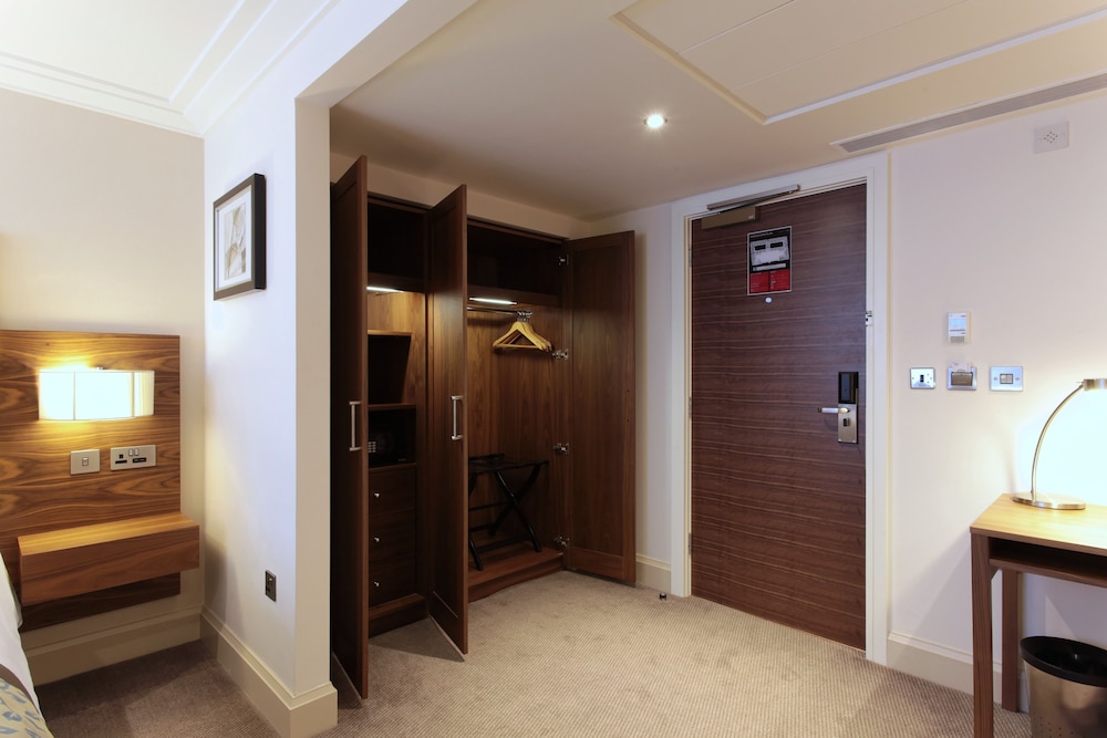 Habitación estándar doble del hotel Thistle London Marble Arch. Foto 4