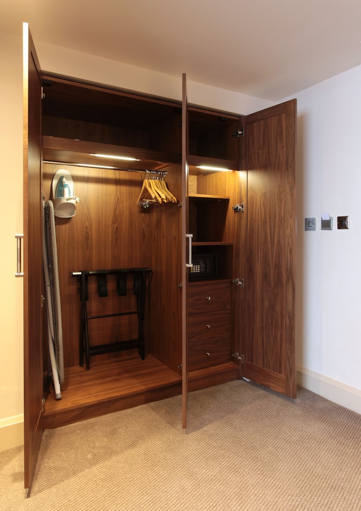 Habitación ejecutiva con 2 camas individuales del hotel Thistle London Marble Arch. Foto 6