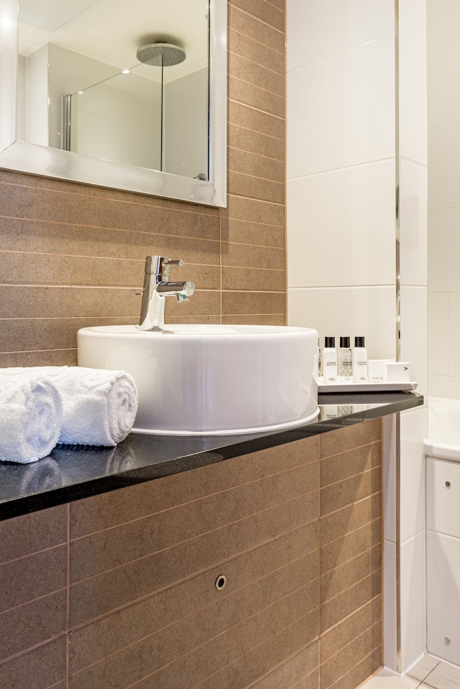 Habitación ejecutiva con 2 camas individuales del hotel Thistle London Marble Arch. Foto 10