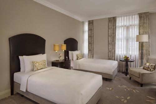 Habitación Doble Superior - 2 camas del hotel Grosvenor House JW Marriott. Foto 1