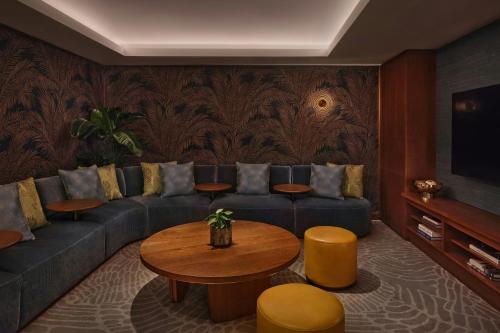 Suite Deluxe - Cama grande del hotel Grosvenor House JW Marriott. Foto 11