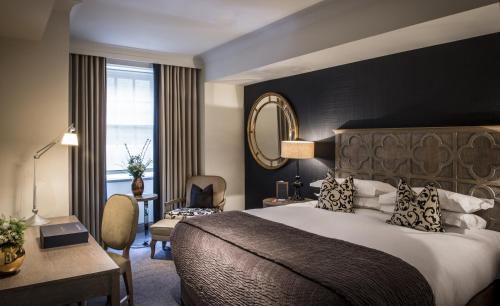 Habitación Clásica con cama extragrande del hotel The Bloomsbury. Foto 10