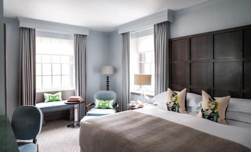 Habitación Deluxe con cama extragrande del hotel The Bloomsbury