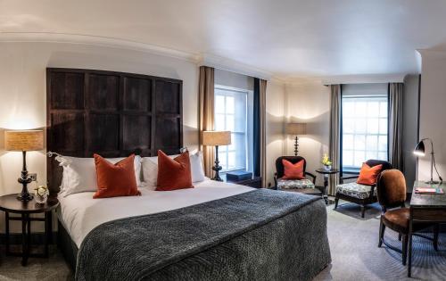 Habitación Deluxe con cama extragrande del hotel The Bloomsbury. Foto 1