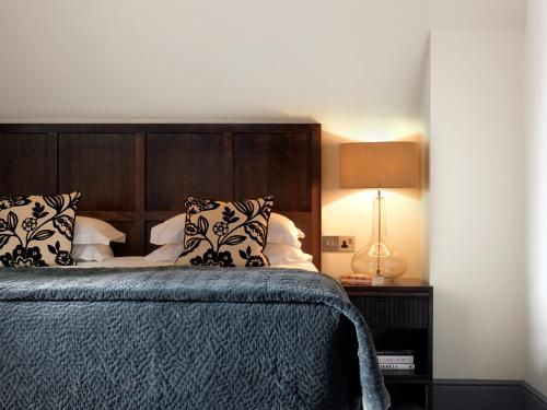 Habitación Deluxe con cama extragrande del hotel The Bloomsbury. Foto 2