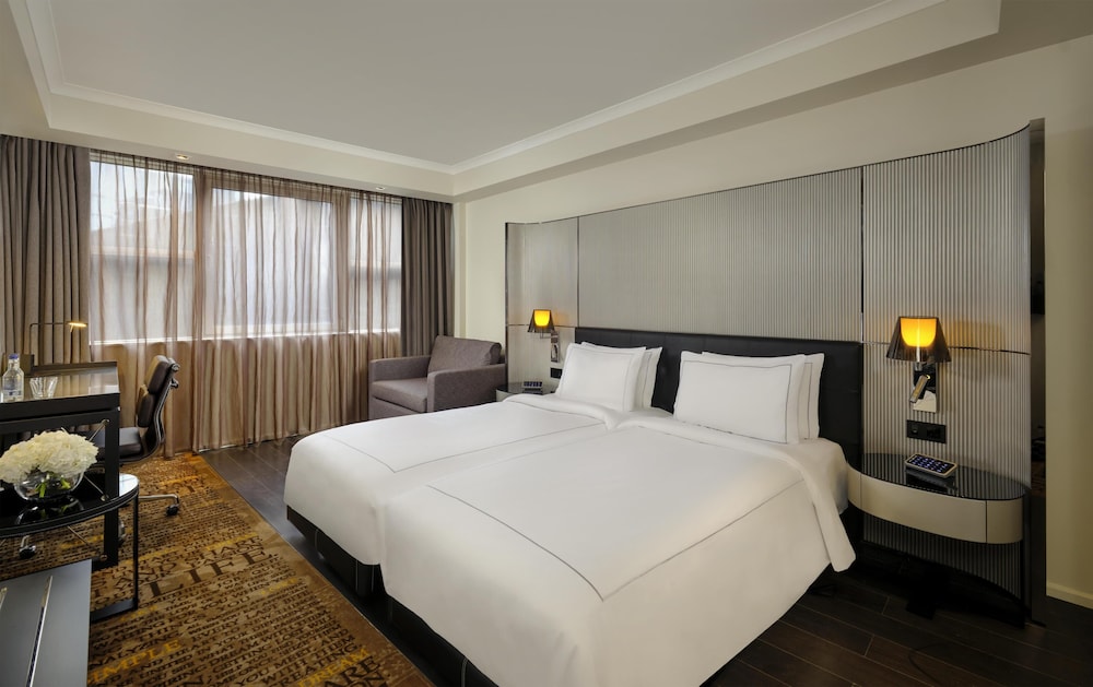 Habitación superior, 2 camas individuales del hotel Park Plaza Victoria London. Foto 6