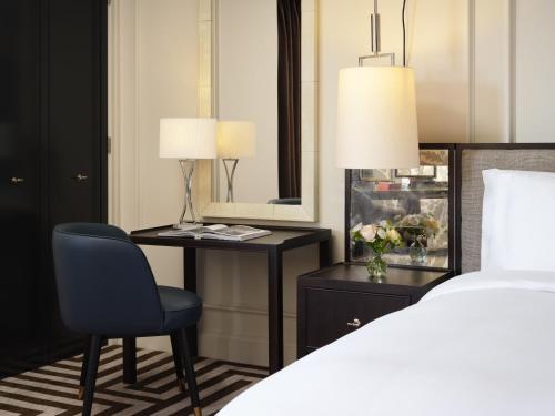 Habitación Deluxe con cama extragrande del hotel Rosewood London