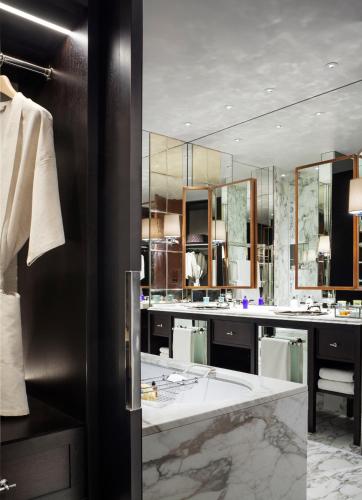 Suite Grand Premier del hotel Rosewood London. Foto 6