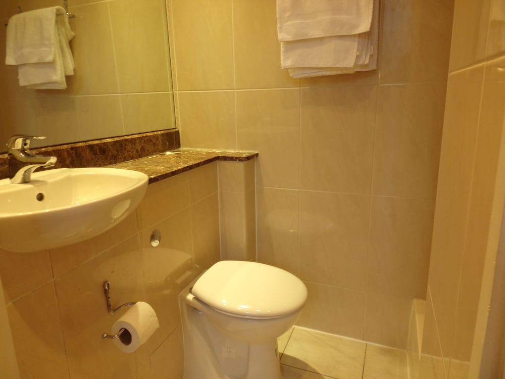 Habitación con 2 camas individuales del hotel Wedgewood. Foto 3