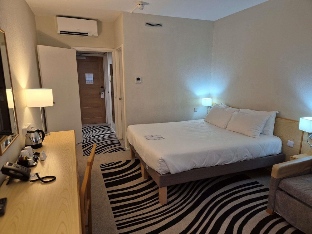 Habitación estándar con 1 cama doble queen size del hotel Novotel Manchester West