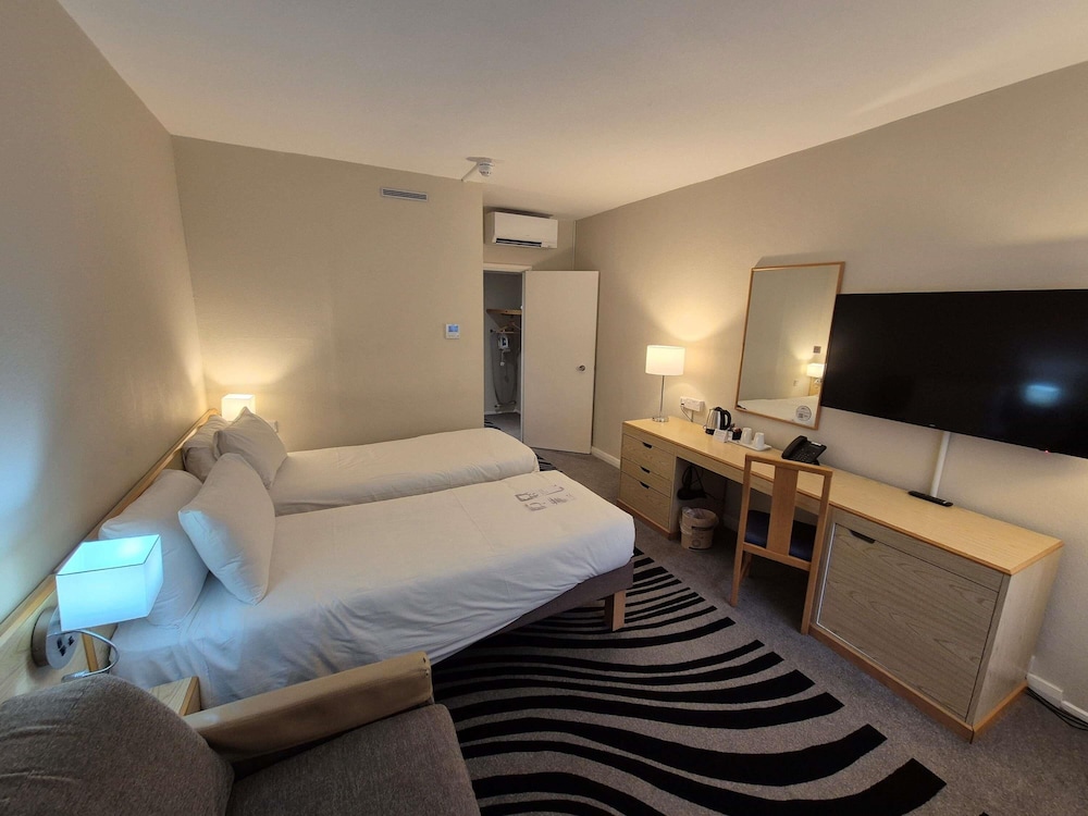 Habitación estándar con 2 camas individuales del hotel Novotel Manchester West. Foto 5