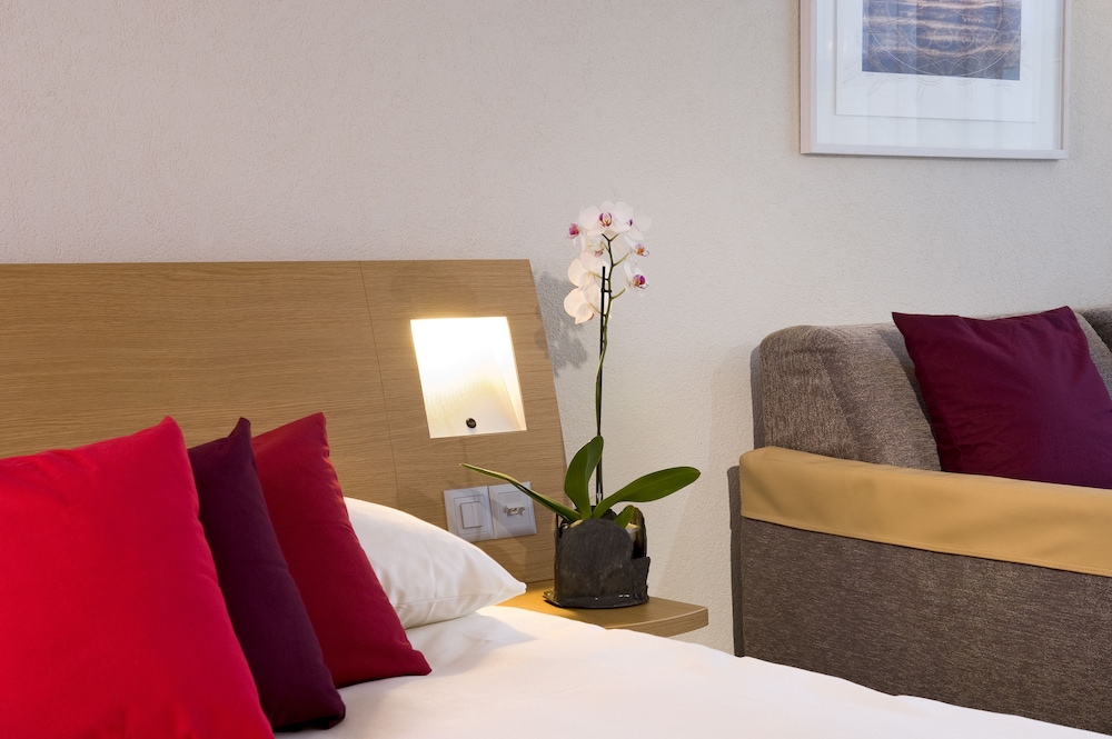 Habitación estándar con 2 camas individuales del hotel Novotel Manchester West. Foto 9