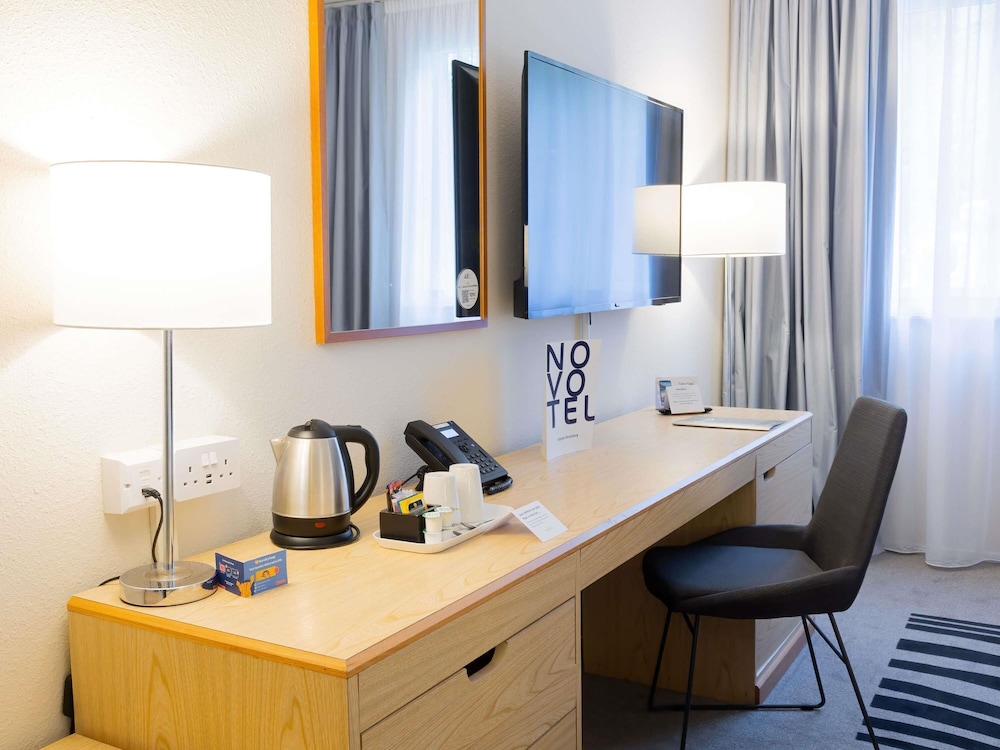 Habitación ejecutiva accesible con 1 cama doble queen size del hotel Novotel Manchester West. Foto 3