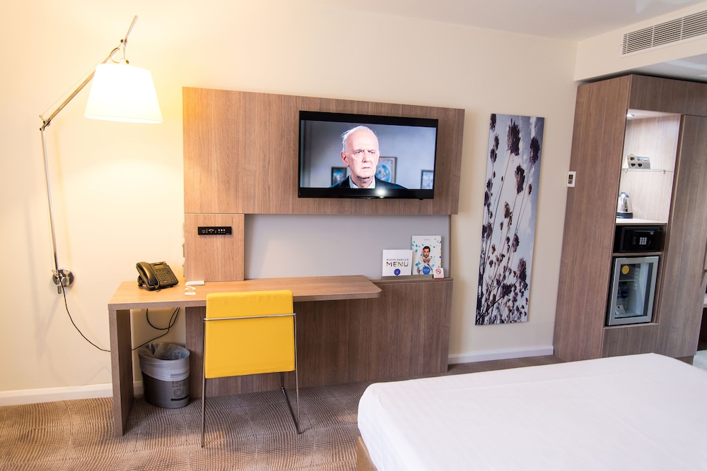 Habitación Ejecutiva con 1 cama Queen y Sofá convertible del hotel Novotel Newcastle Airport. Foto 2