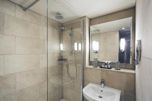 Habitación Doble Privilegio del hotel Mercure Oxford Eastgate. Foto 8