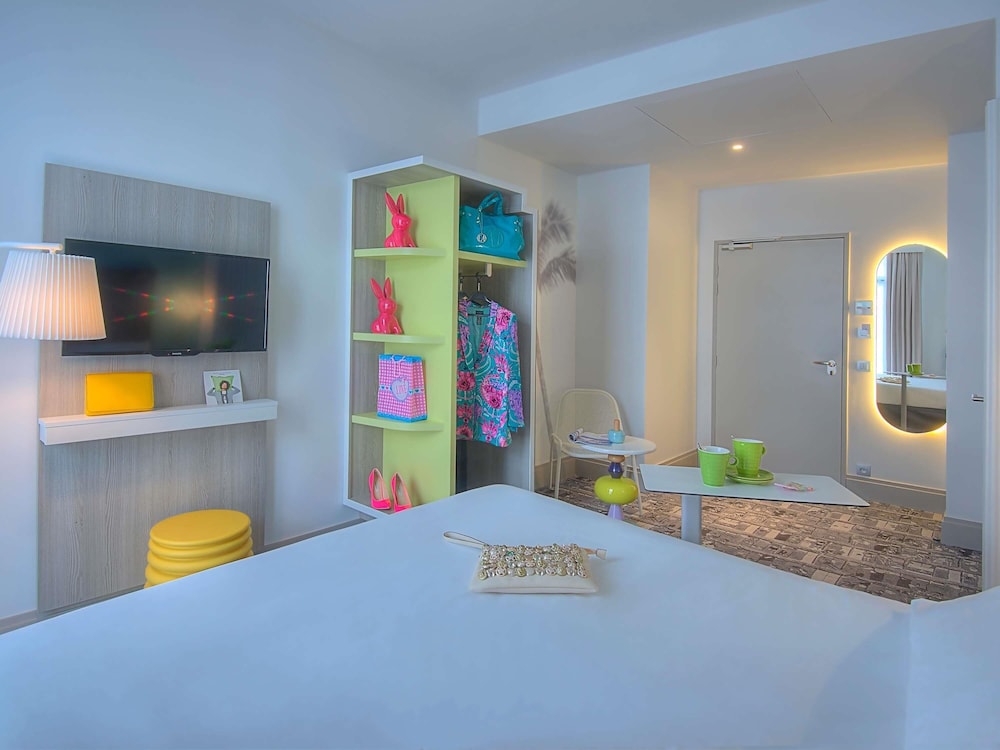 Habitación estándar con cama grande para una o dos personas del hotel Ibis Styles Nice Centre Gare. Foto 6