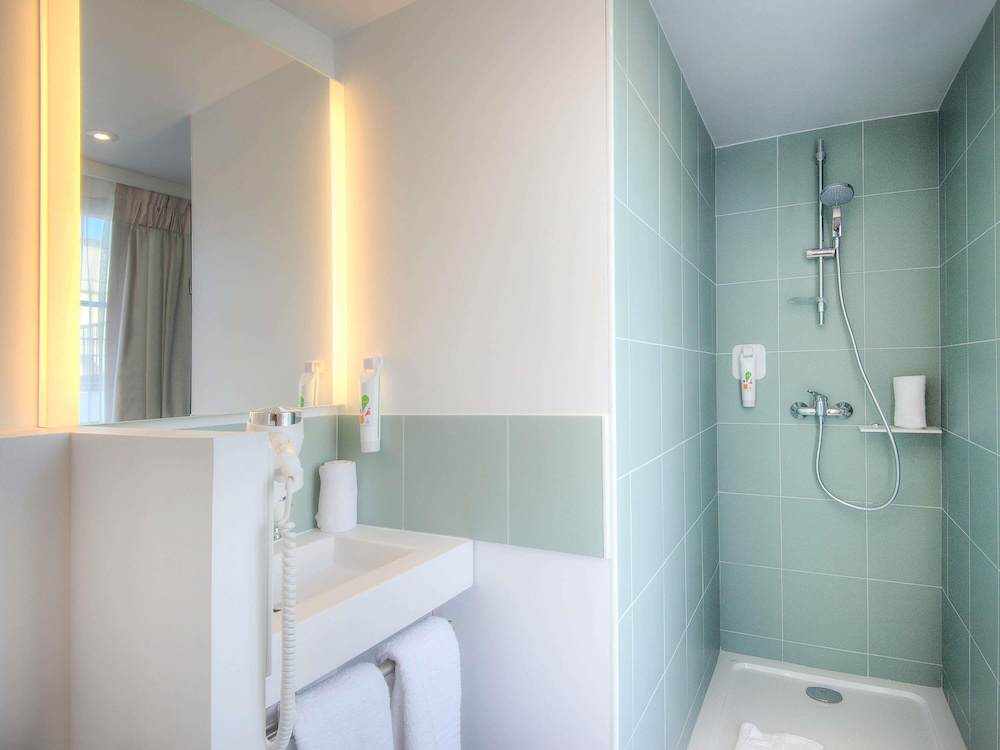Habitación estándar con dos camas individuales del hotel Ibis Styles Nice Centre Gare. Foto 7