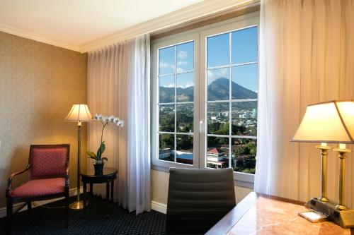 Habitación Doble Executive Superior con acceso a la sala VIP del hotel Barceló San Salvador. Foto 1