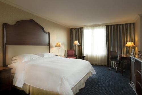 Habitación Doble Executive Superior con acceso a la sala VIP - Cama extragrande del hotel Barceló San Salvador. Foto 1