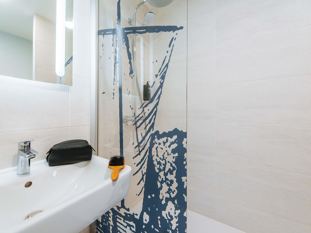 Habitación Estándar con 1 cama doble del hotel Ibis Styles Ancenis Centre. Foto 3