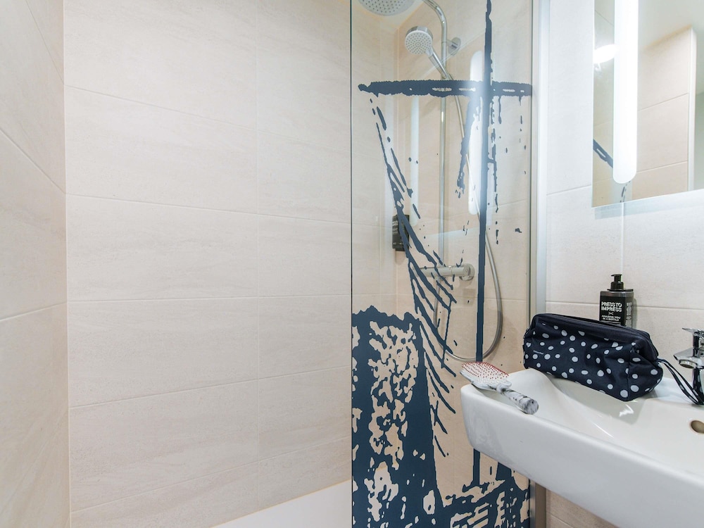 Habitación Estándar con 1 cama doble del hotel Ibis Styles Ancenis Centre. Foto 6