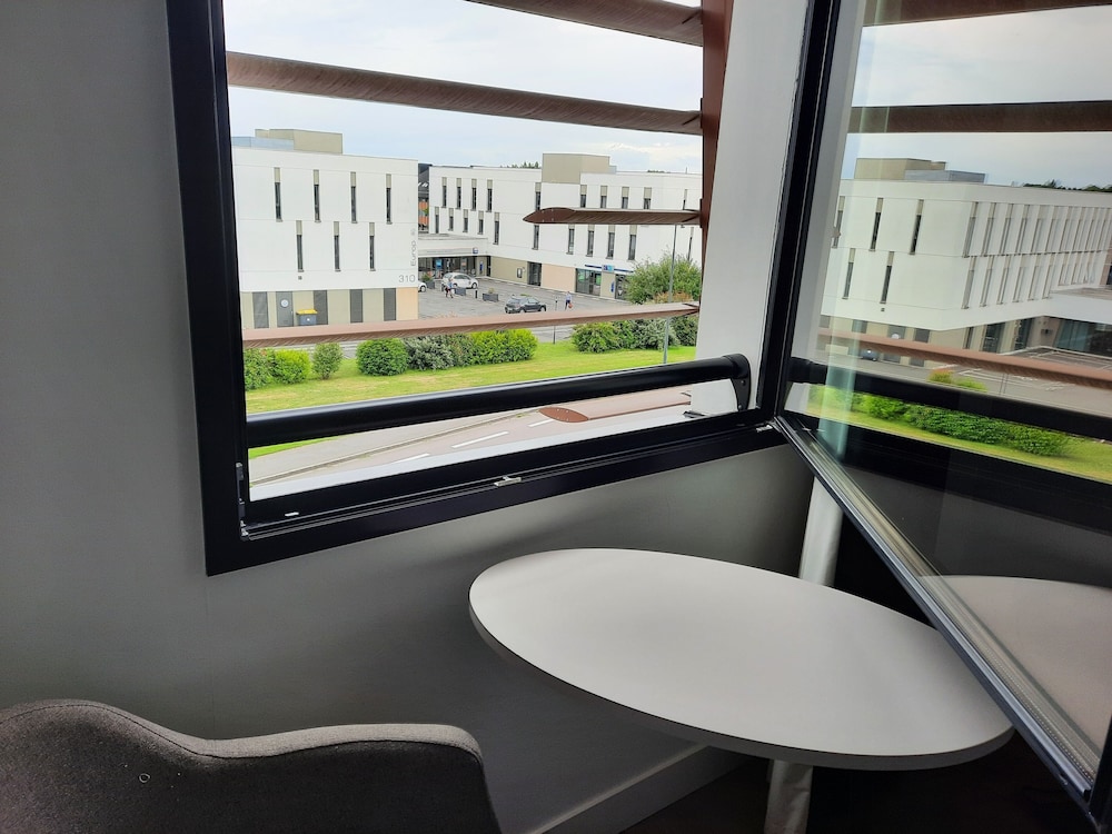 Habitación Estándar con cama doble del hotel Ibis Styles Rennes Cesson. Foto 7