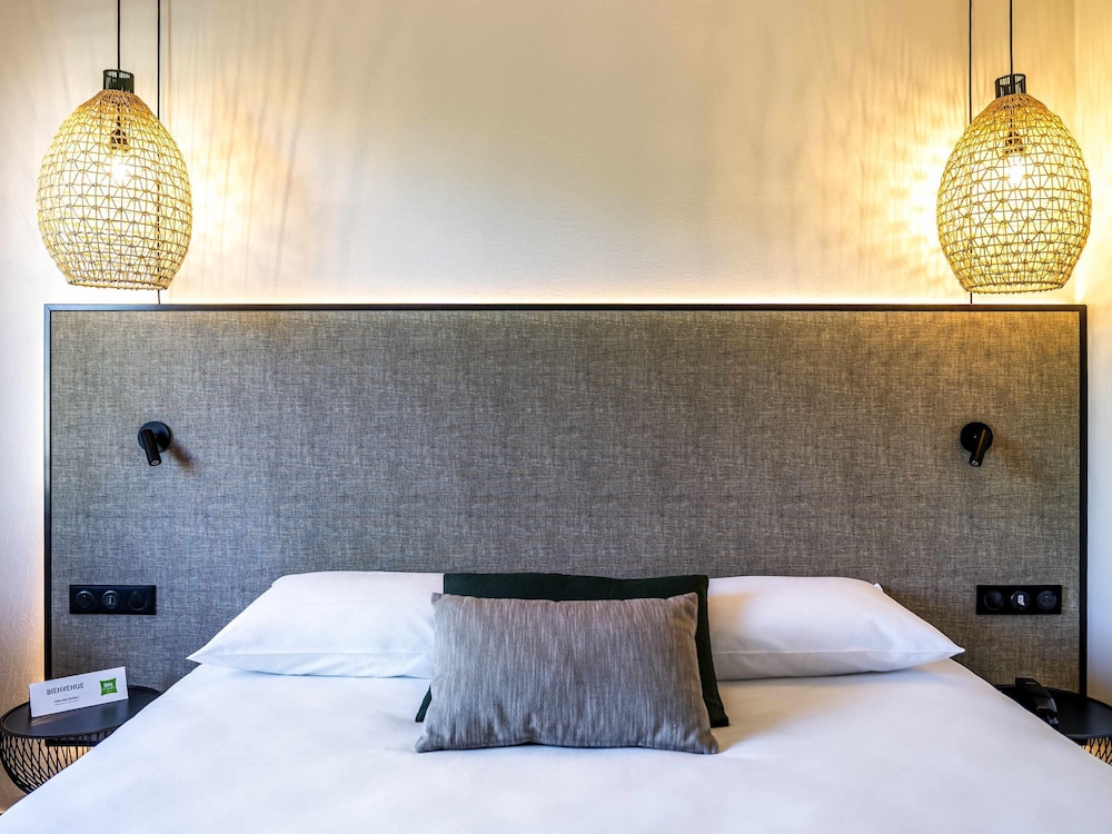 Habitación Premium con cama doble y sofá del hotel Ibis Styles Rennes Cesson. Foto 3