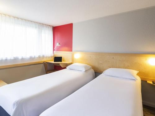 Habitación Doble Estándar - 2 camas del hotel Greet Angouleme. Foto 1