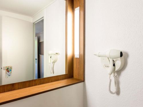 Habitación Doble Estándar - 2 camas del hotel Greet Angouleme. Foto 4