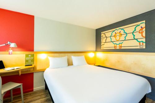 Habitación Doble Estándar - 2 camas del hotel Greet Angouleme. Foto 9
