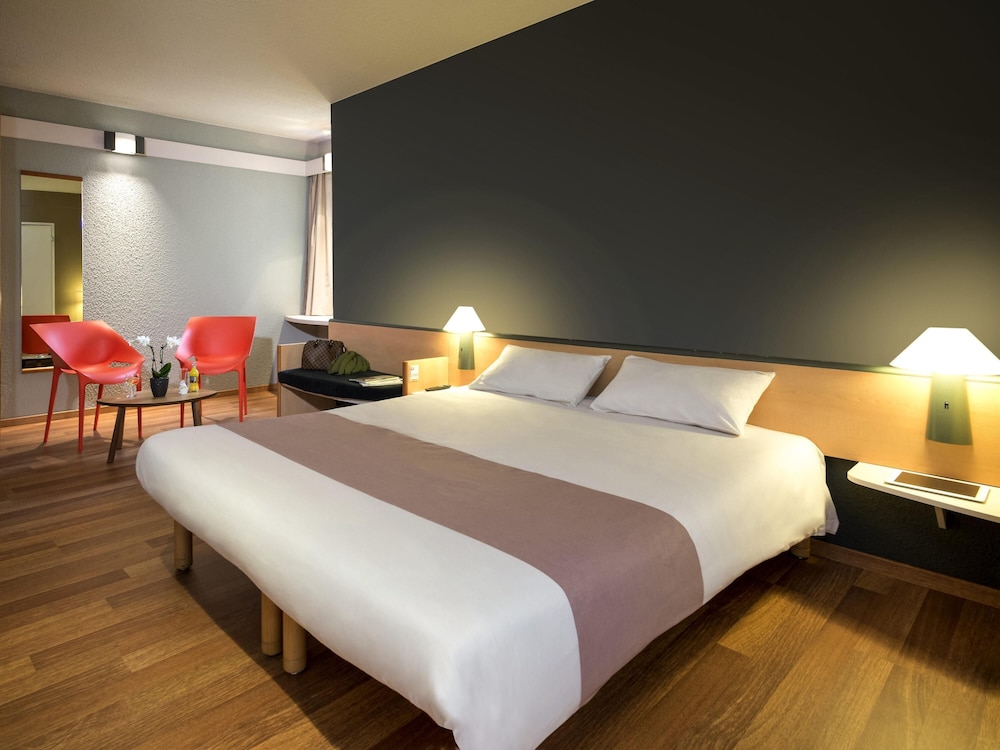 Habitación Superior con 1 cama doble y 1 cama individual del hotel Ibis Charleroi Centre Gare
