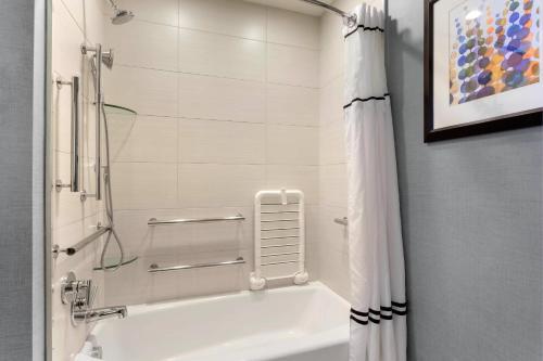 Estudio con cama extragrande o grande y sofá cama - Adaptado para personas con discapacidad auditiva del hotel Residence Inn Secaucus Meadowlands. Foto 6