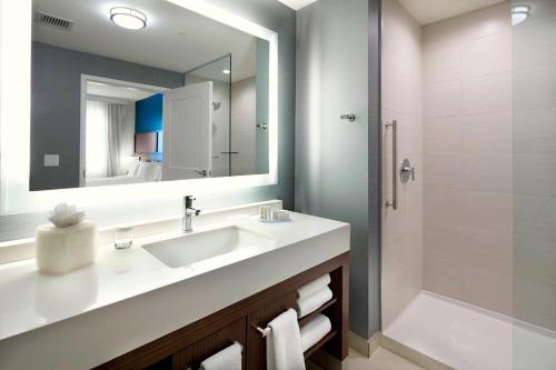 Estudio con cama extragrande o grande y sofá cama - Adaptado para personas con discapacidad auditiva del hotel Residence Inn Secaucus Meadowlands. Foto 8