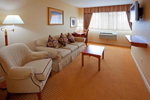 Suite con cama extragrande del hotel Rockville Centre - Jfk Airport. Foto 2