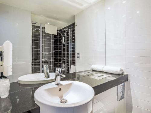 Habitación Doble Estándar con sofá del hotel Ibis Styles Walbrzych. Foto 5