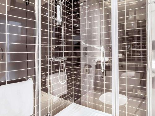 Habitación Doble Estándar con sofá del hotel Ibis Styles Walbrzych. Foto 9