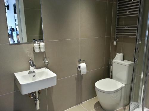 Habitación Doble Premium - 2 camas del hotel Chelsea Guest House. Foto 3